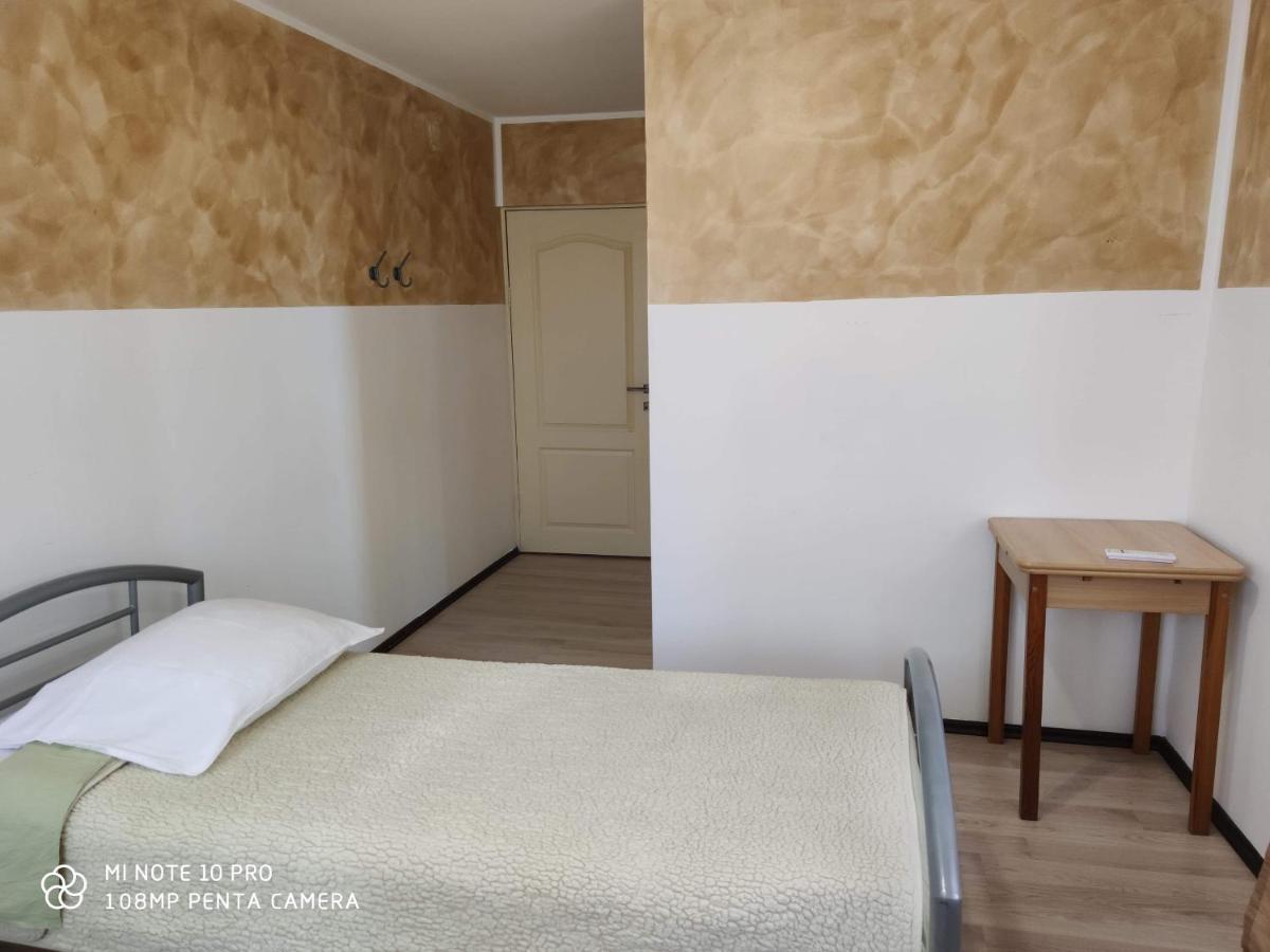 Alfredo Hostel Krajowa Zewnętrze zdjęcie